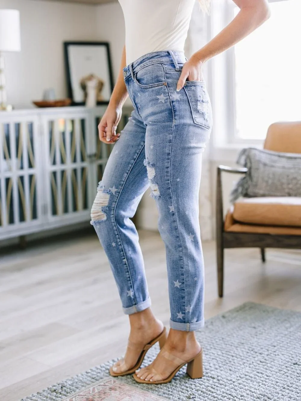 JUDY BLUE Mid Rise Star Print Boyfriend Jeans | Size: 0/24 - Picture 4 of 7